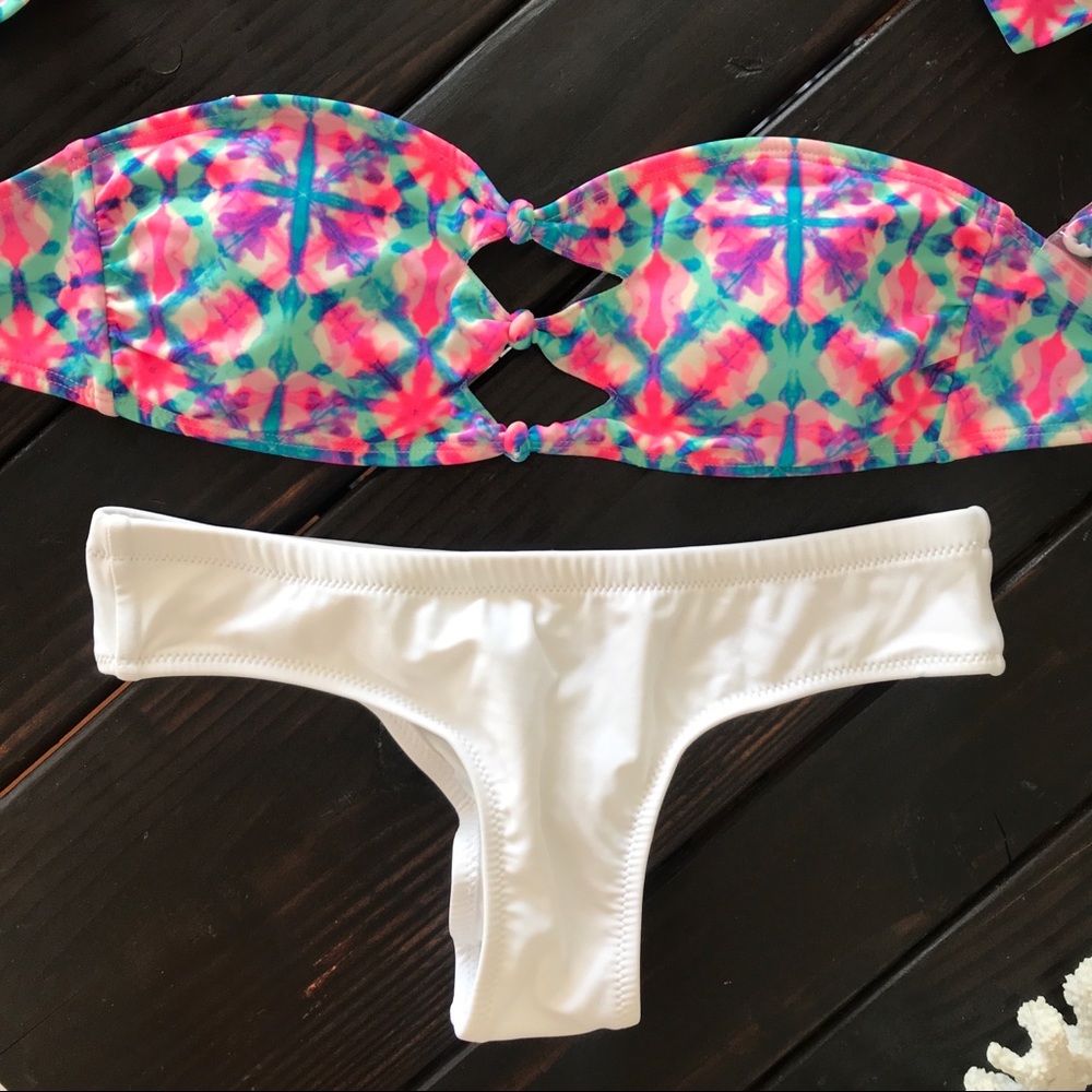 EUC + NWOT Geometric Print and White Volcom Bottom